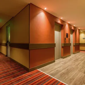 Hampton By Hilton Airport Hotel